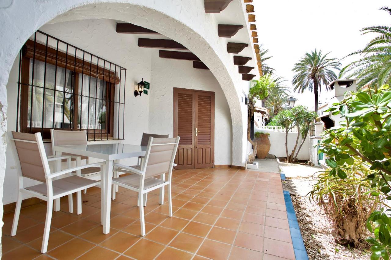 Urbanizacion El Oasis, 20 Villas En 1ª Linea Playa Дения Экстерьер фото