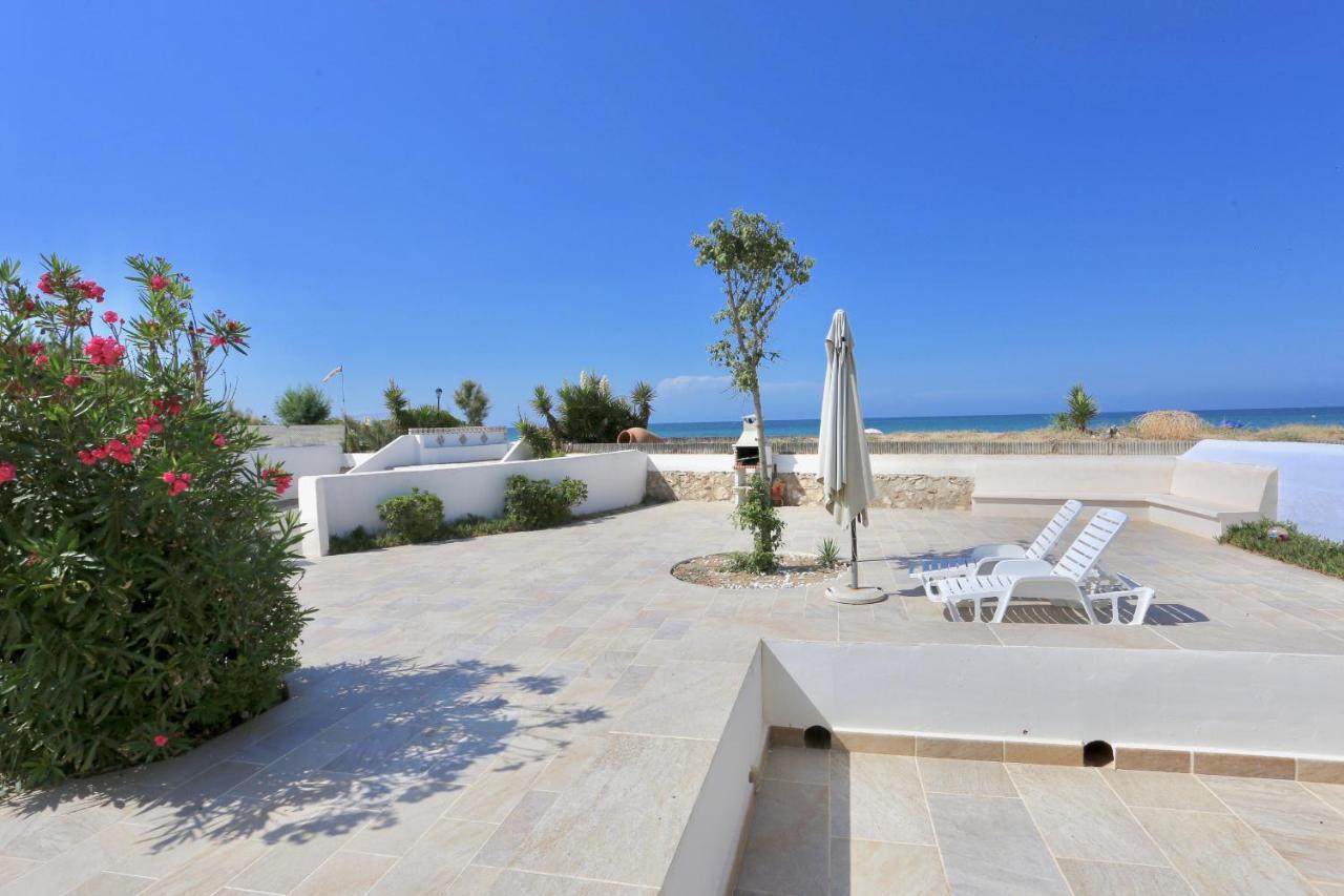 Urbanizacion El Oasis, 20 Villas En 1ª Linea Playa Дения Экстерьер фото