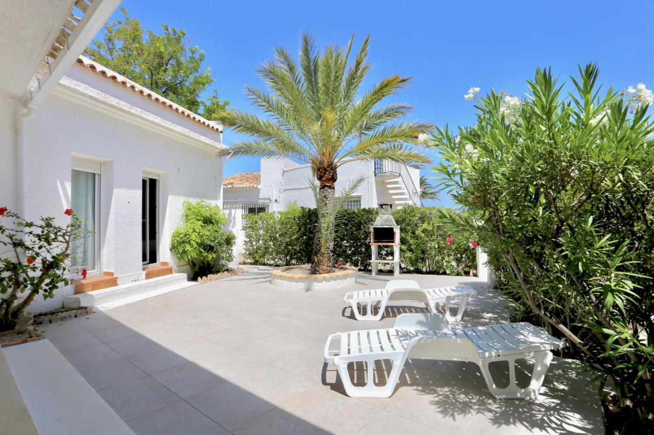 Urbanizacion El Oasis, 20 Villas En 1ª Linea Playa Дения Экстерьер фото