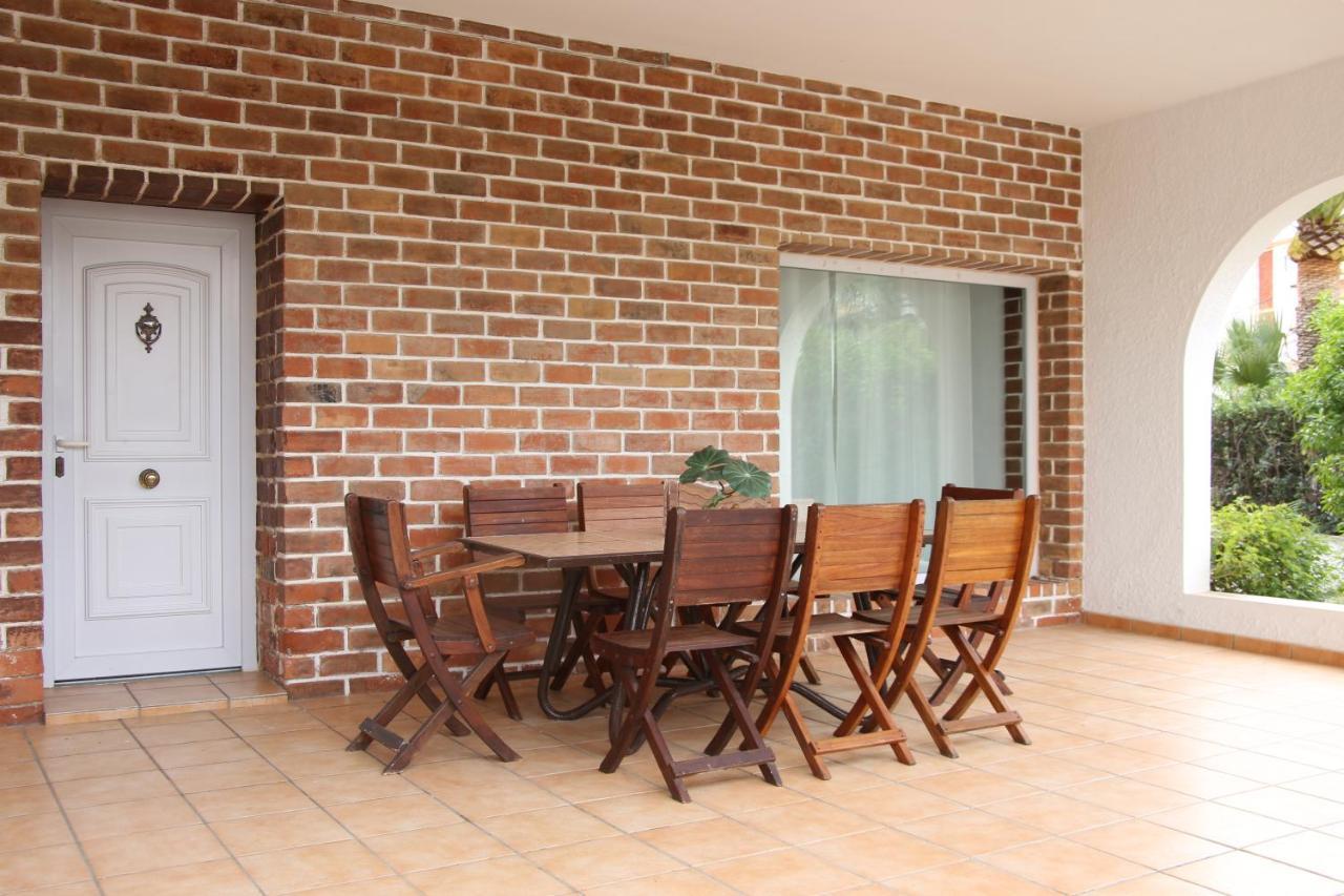 Urbanizacion El Oasis, 20 Villas En 1ª Linea Playa Дения Экстерьер фото